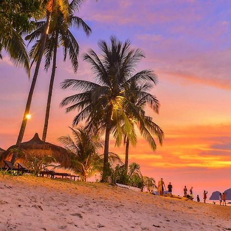 Sunset At Las Cabanas 엘니도 외부 사진